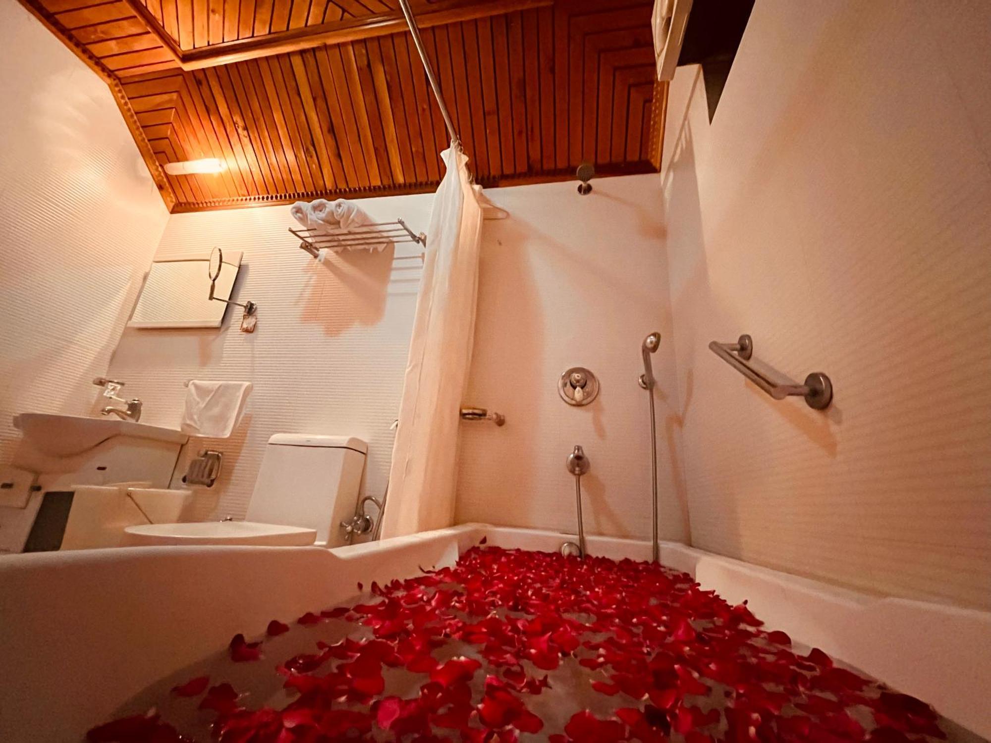 Hotel Hill View, Mussoorie - Near Jw Marriott Mussoorie, M 77377-32479 المظهر الخارجي الصورة