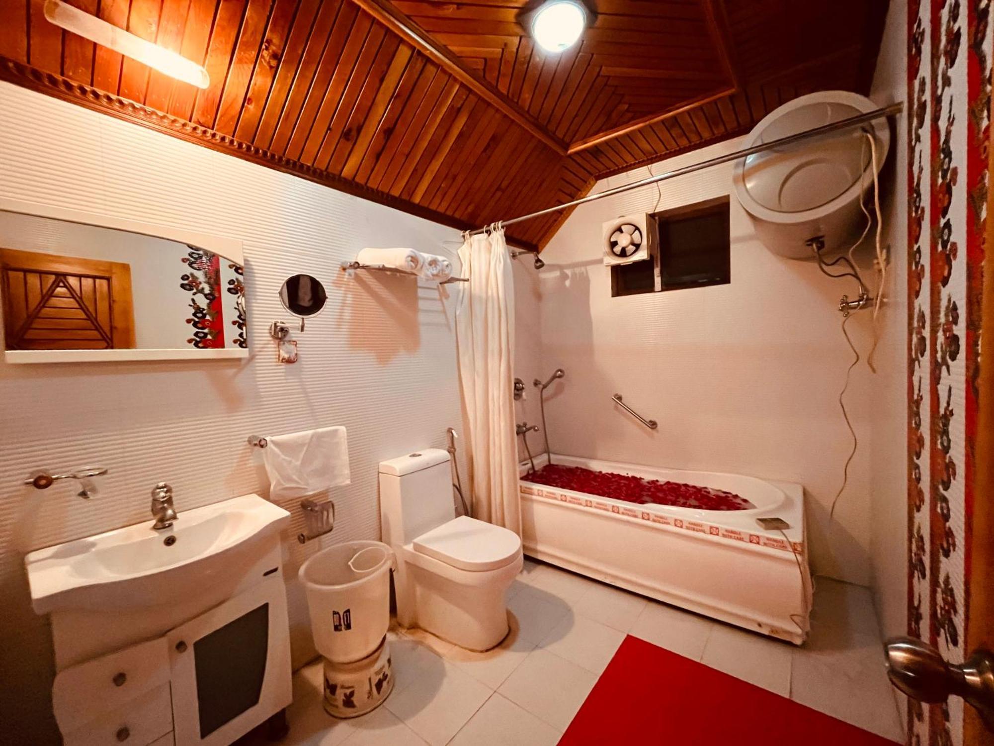 Hotel Hill View, Mussoorie - Near Jw Marriott Mussoorie, M 77377-32479 المظهر الخارجي الصورة
