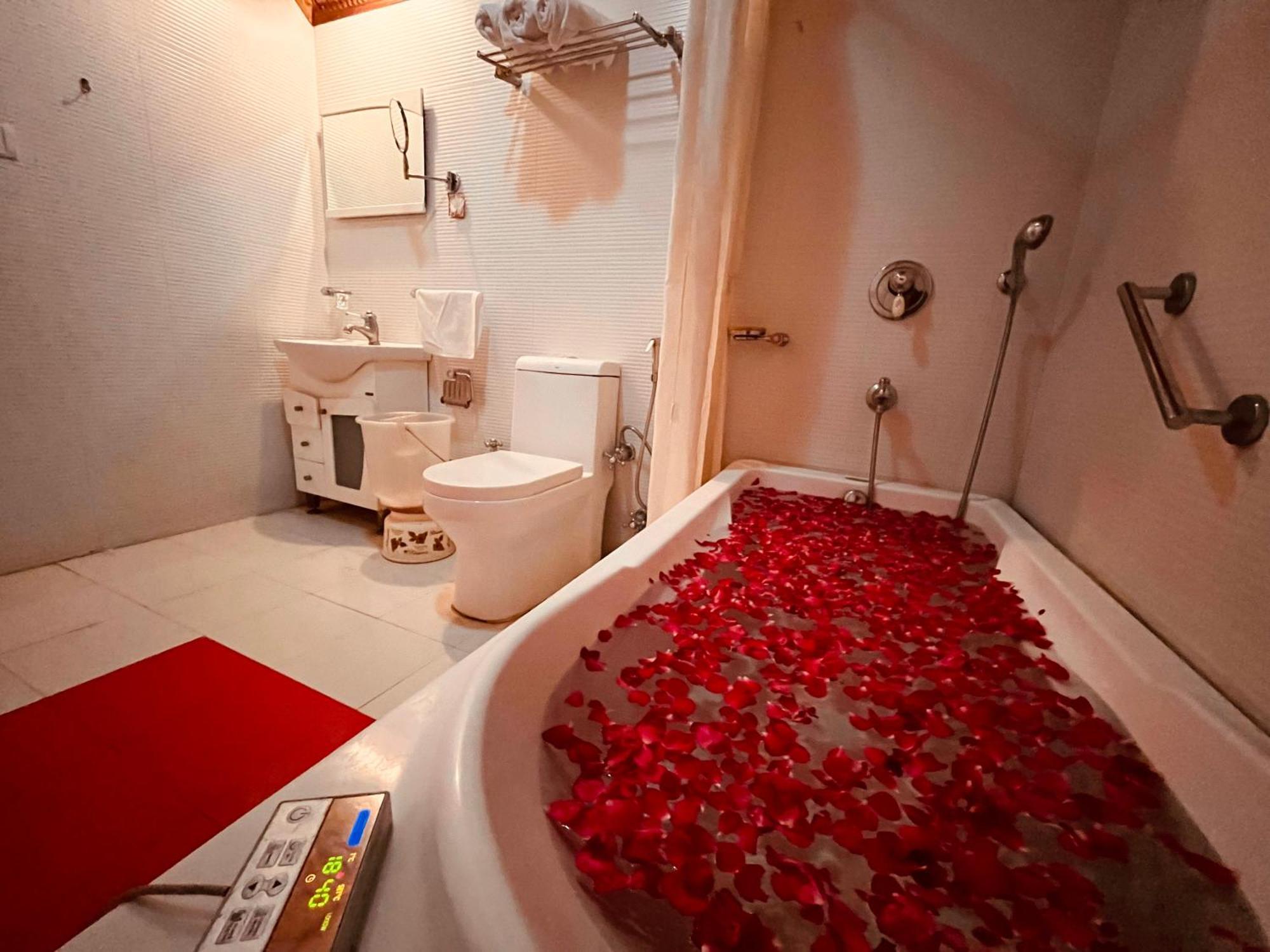 Hotel Hill View, Mussoorie - Near Jw Marriott Mussoorie, M 77377-32479 المظهر الخارجي الصورة