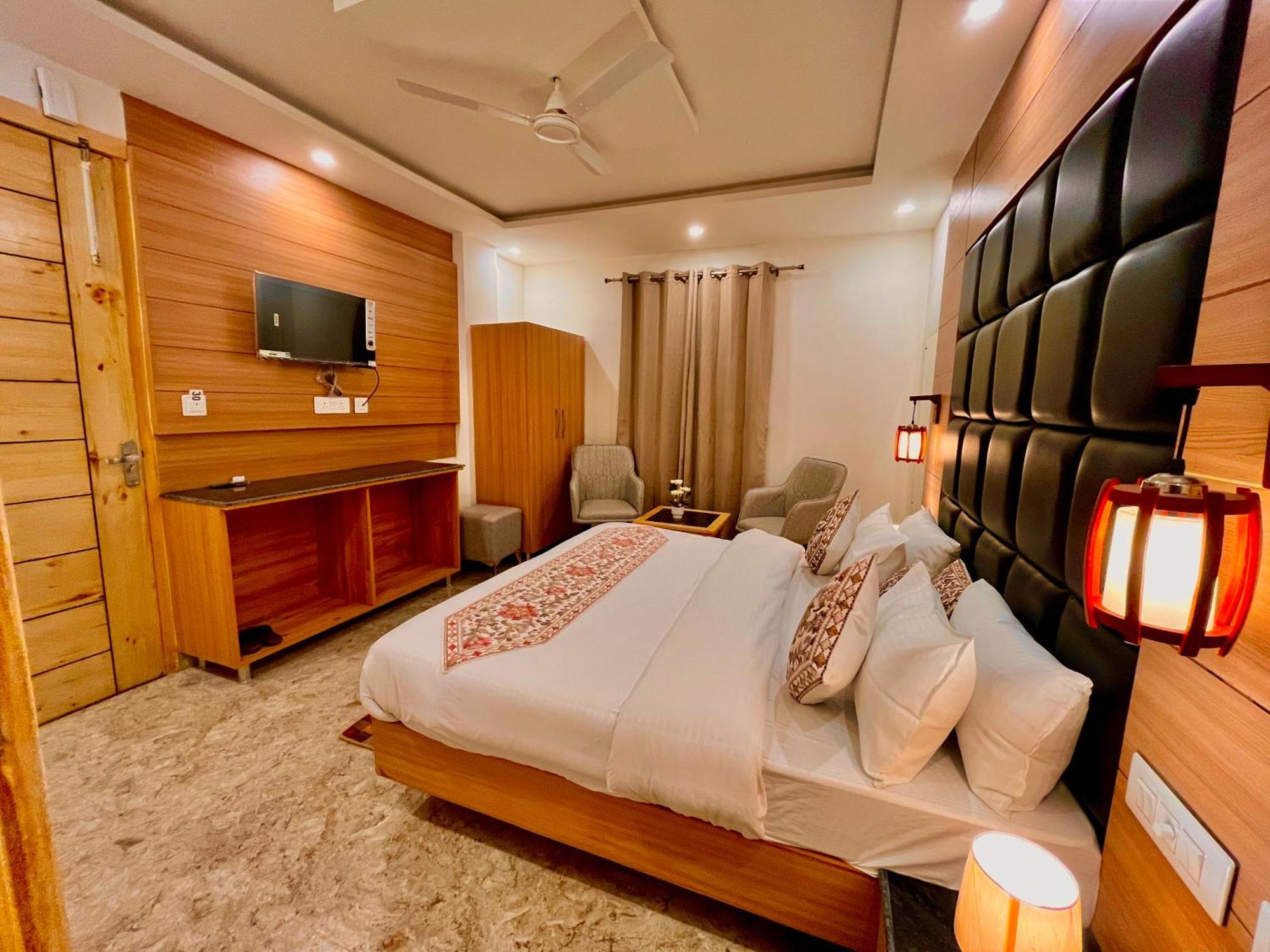 Hotel Hill View, Mussoorie - Near Jw Marriott Mussoorie, M 77377-32479 المظهر الخارجي الصورة