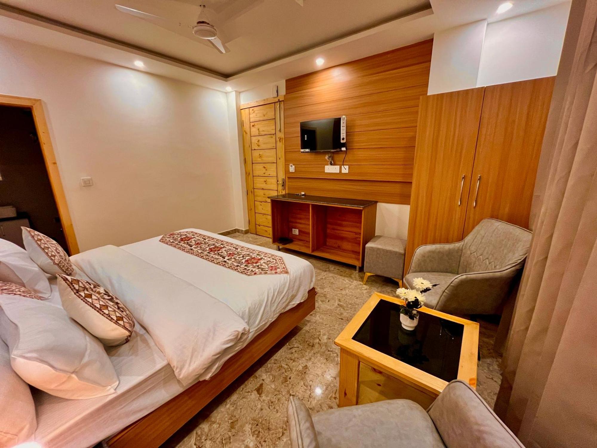 Hotel Hill View, Mussoorie - Near Jw Marriott Mussoorie, M 77377-32479 المظهر الخارجي الصورة