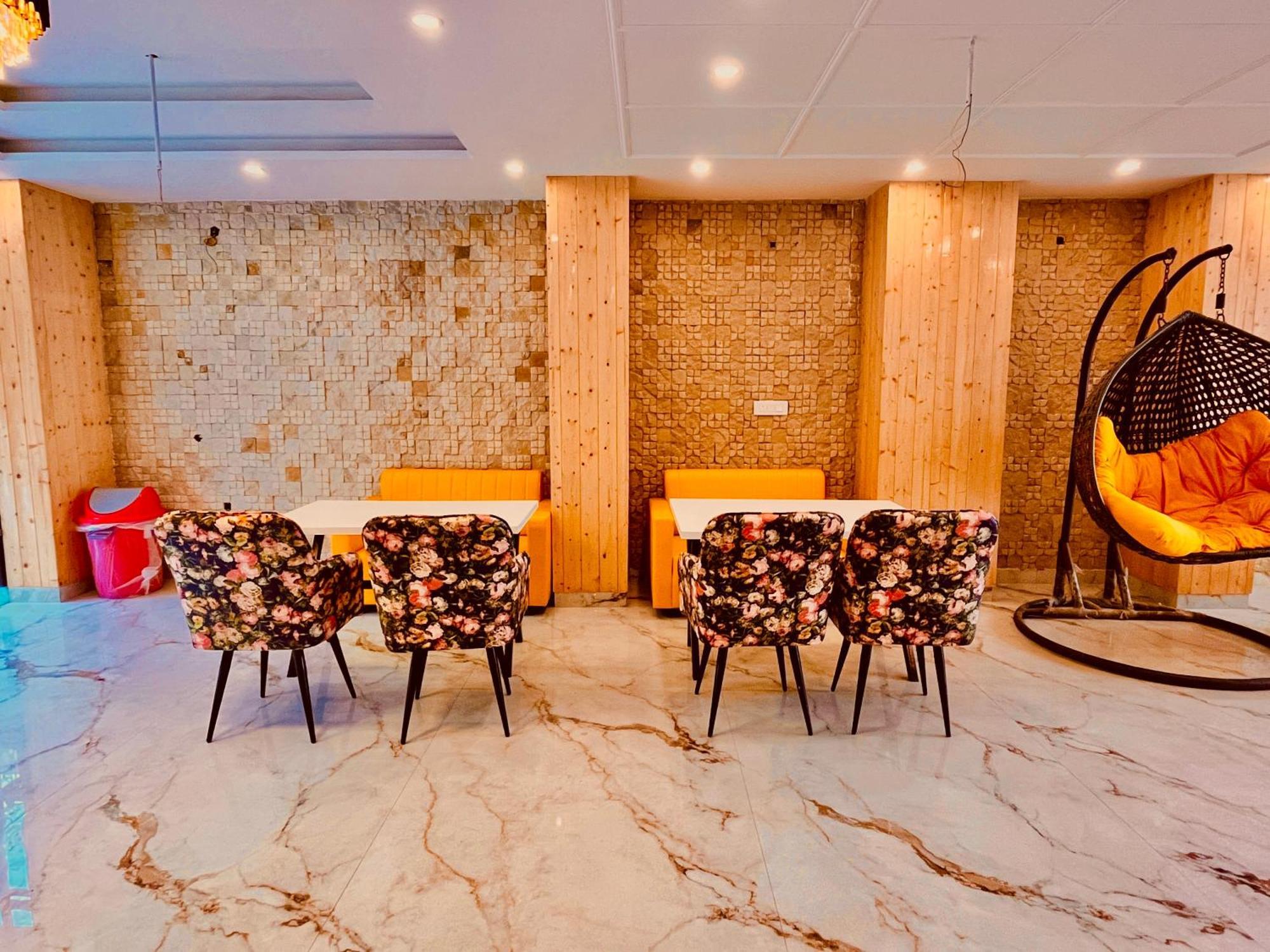 Hotel Hill View, Mussoorie - Near Jw Marriott Mussoorie, M 77377-32479 المظهر الخارجي الصورة